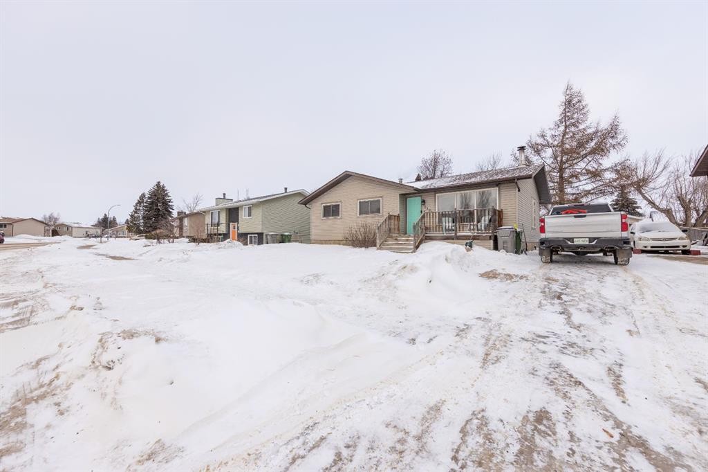 2305 47 Avenue, Lloydminster, SK - Outdoor