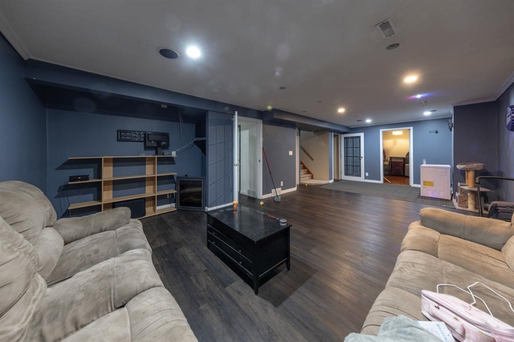 2305 47 Avenue, Lloydminster, SK - Indoor Photo Showing Living Room