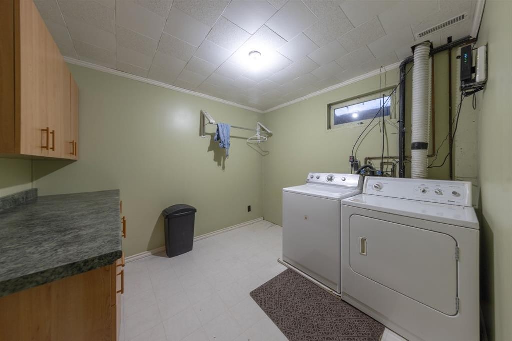 2305 47 Avenue, Lloydminster, SK - Indoor Photo Showing Laundry Room