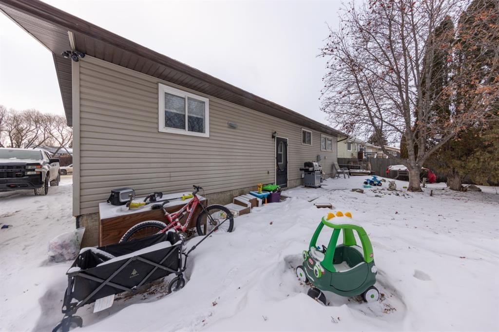 2305 47 Avenue, Lloydminster, SK - Outdoor With Exterior