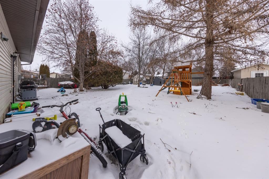 2305 47 Avenue, Lloydminster, SK - Outdoor