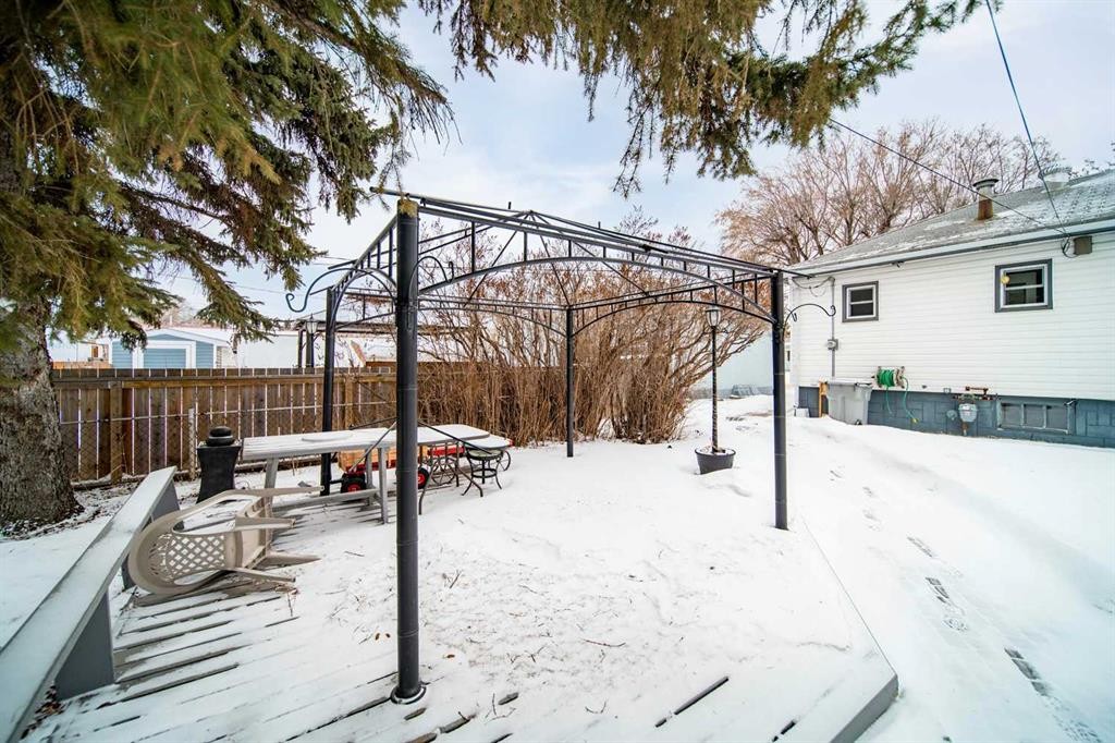 706 7 Avenue, Wainwright, AB