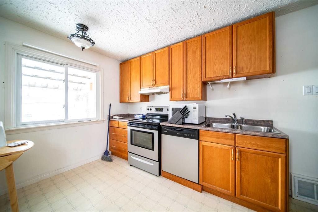 706 7 Avenue, Wainwright, AB