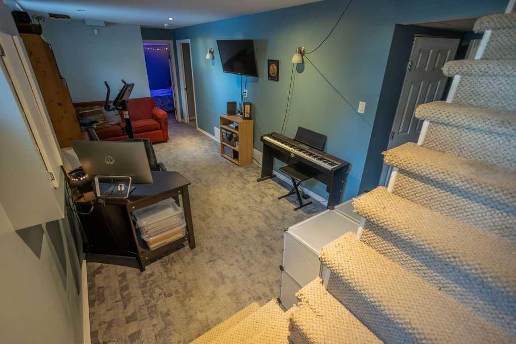 502 5 Avenue, Wainwright, AB - Indoor