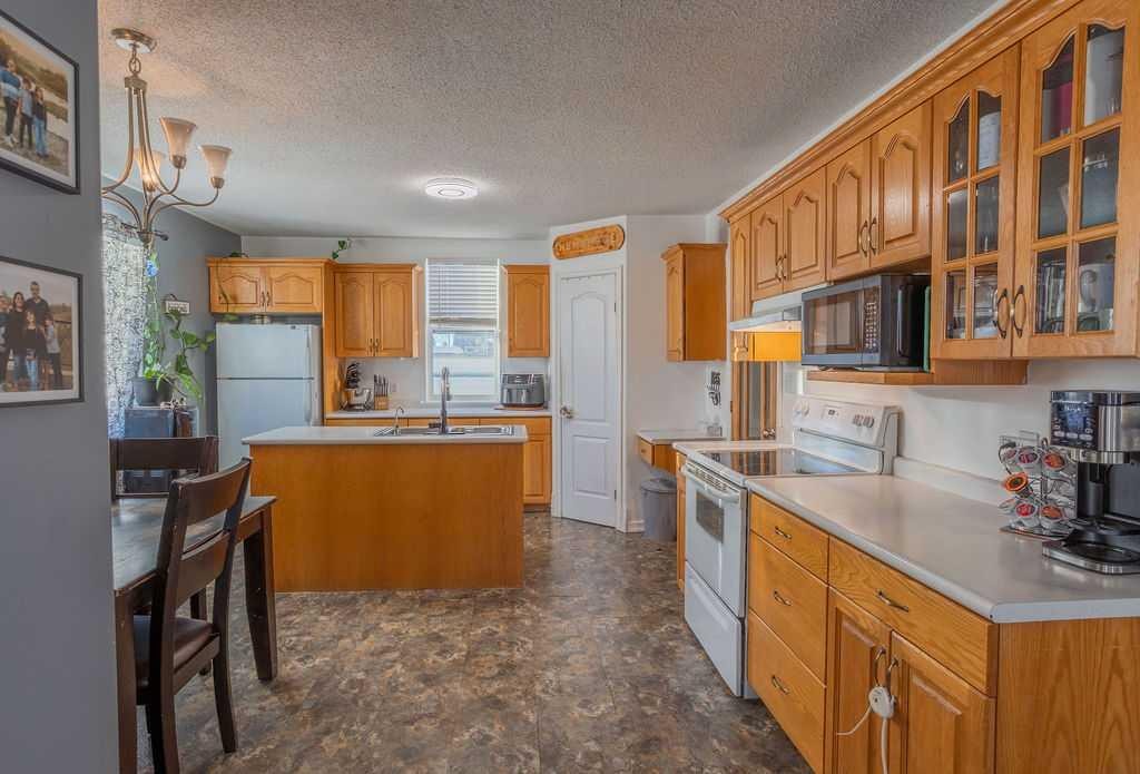 502 5 Avenue, Wainwright, AB - Indoor Photo Showing Kitchen With Double Sink