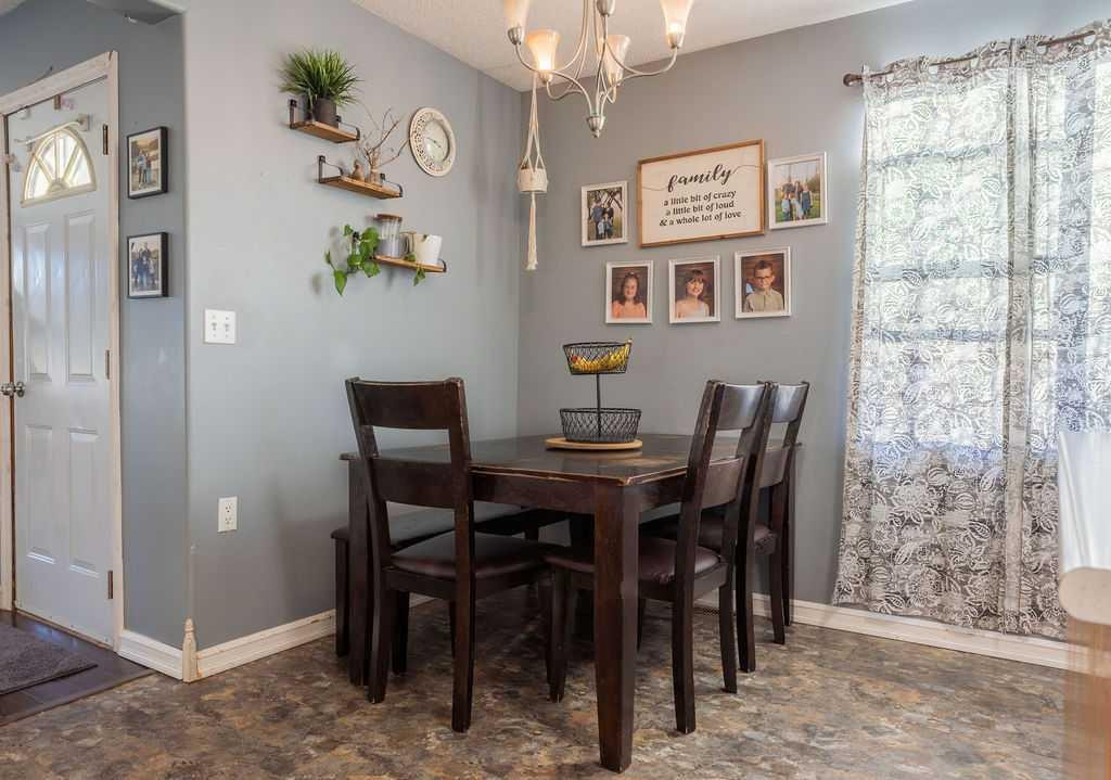 502 5 Avenue, Wainwright, AB - Indoor Photo Showing Dining Room