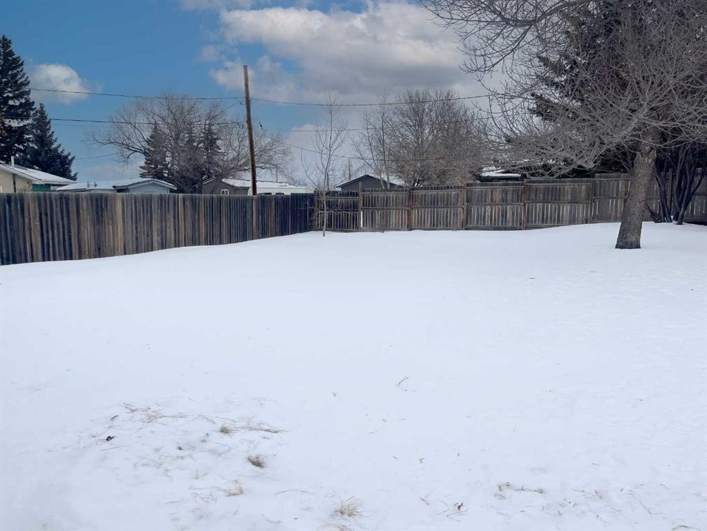 21 3 Avenue West, Marshall, SK - Outdoor