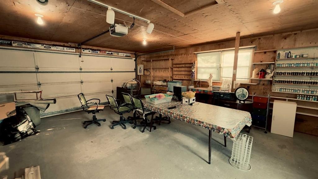 1509 10A Street, Wainwright, AB - Indoor Photo Showing Garage