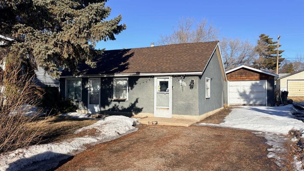 622 5 Avenue, Wainwright, AB - Outdoor