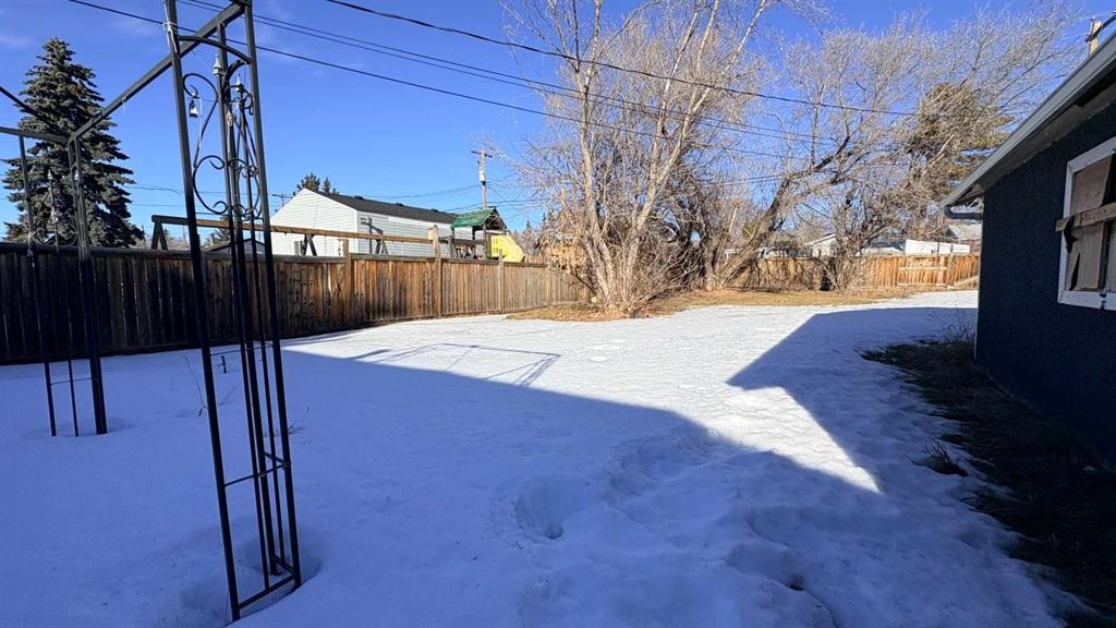 622 5 Avenue, Wainwright, AB - Outdoor