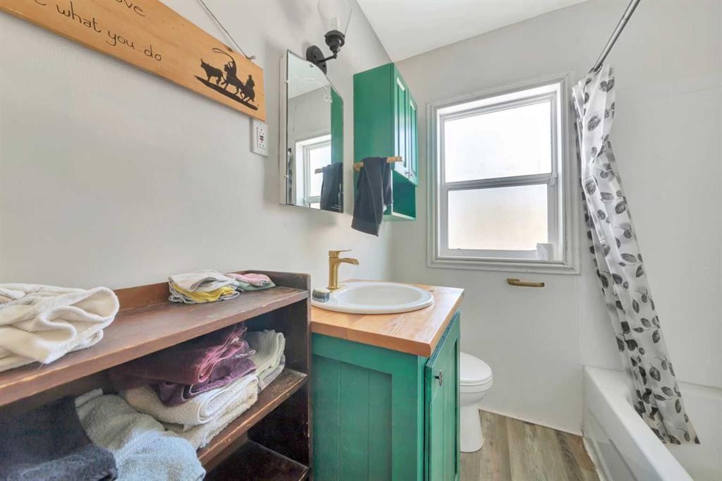 202 1 Street East, Lashburn, SK - Indoor Photo Showing Bathroom