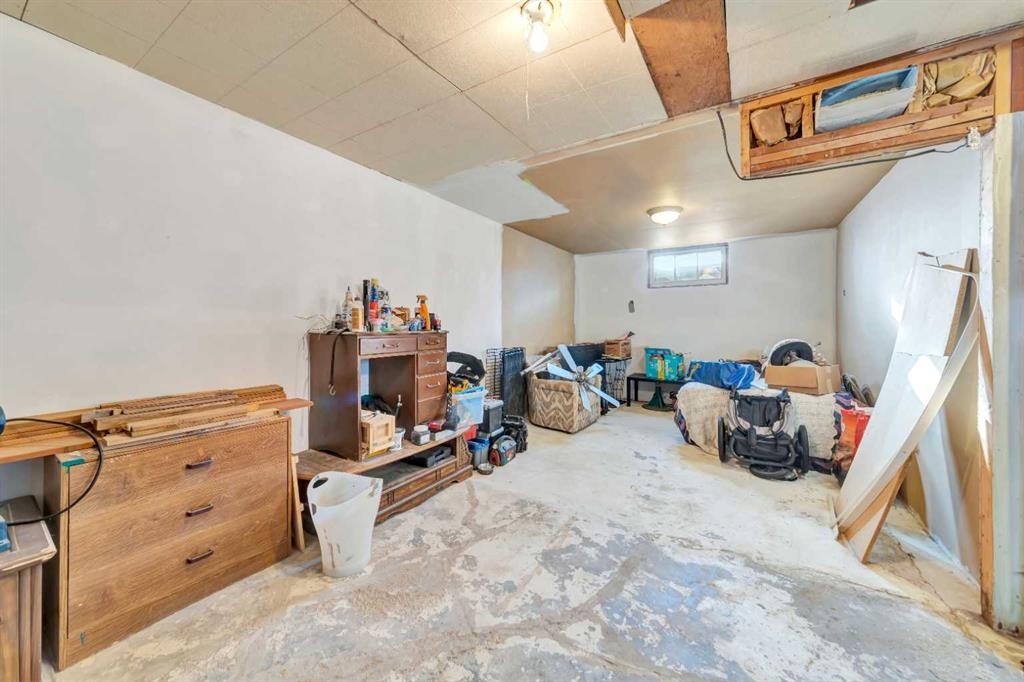 202 1 Street East, Lashburn, SK - Indoor