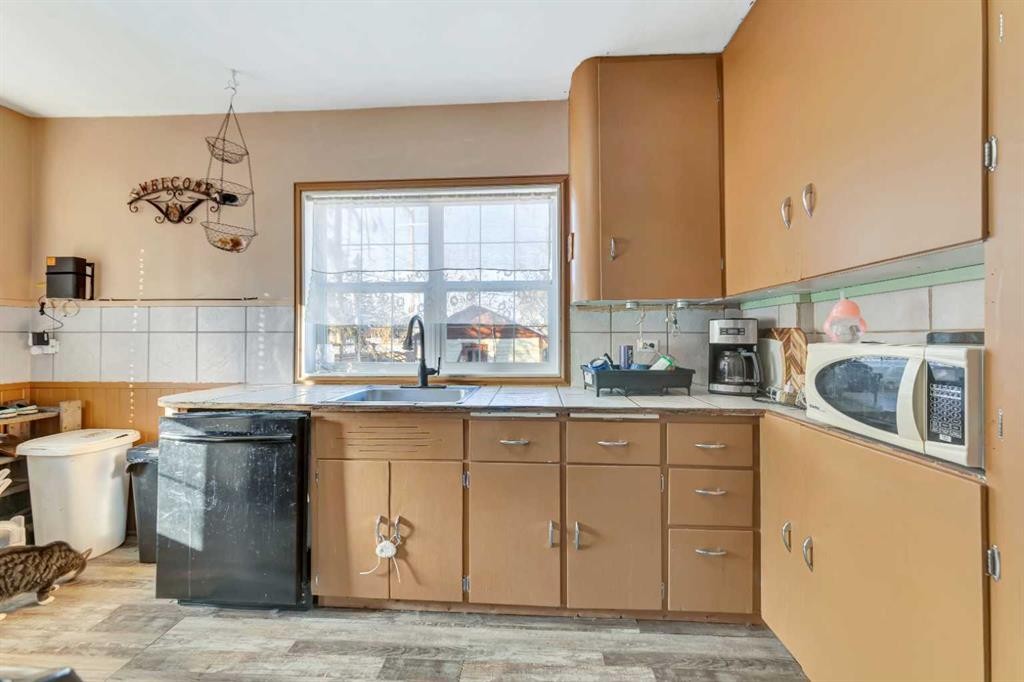 202 1 Street East, Lashburn, SK - Indoor Photo Showing Kitchen