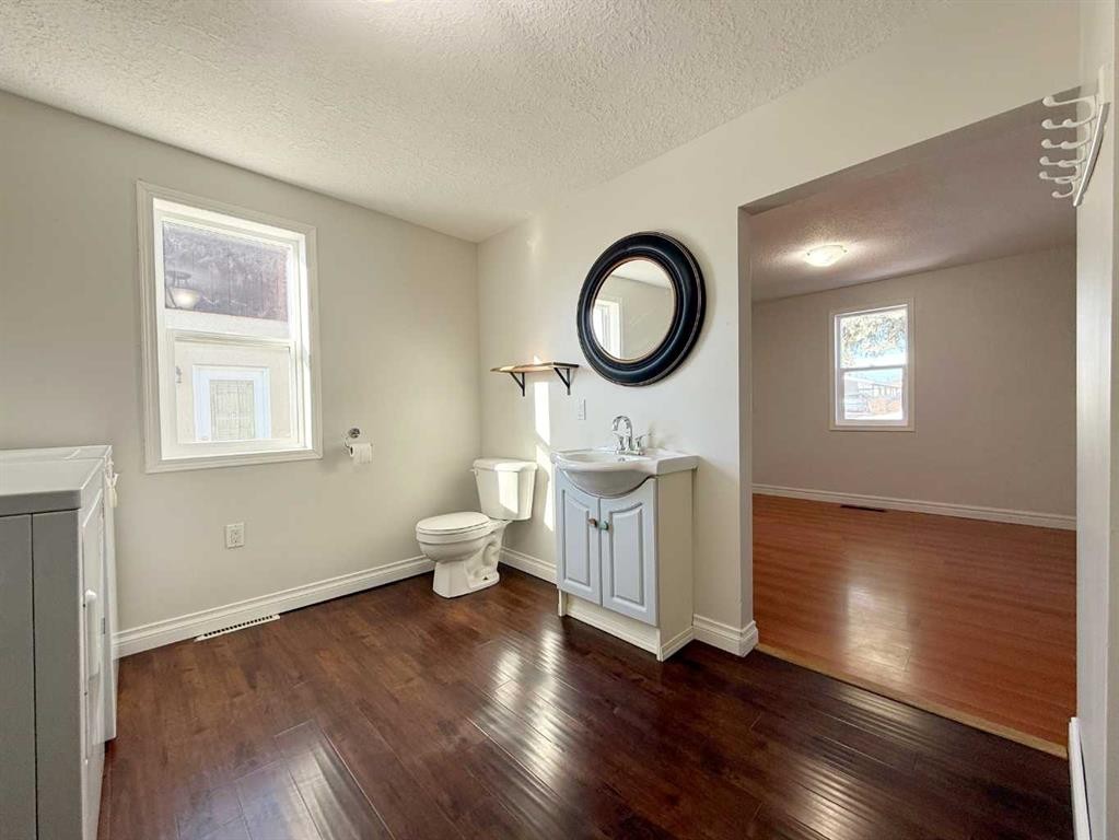1045 17 Avenue, Wainwright, AB - Indoor Photo Showing Other Room