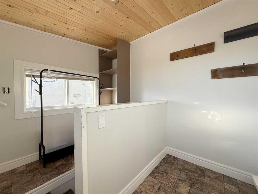 1045 17 Avenue, Wainwright, AB - Indoor Photo Showing Other Room