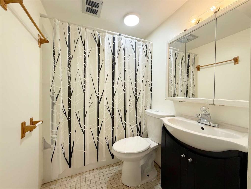 1045 17 Avenue, Wainwright, AB - Indoor Photo Showing Bathroom