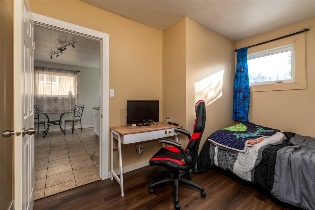 4821 47 Street, Lloydminster, SK - Indoor Photo Showing Bedroom