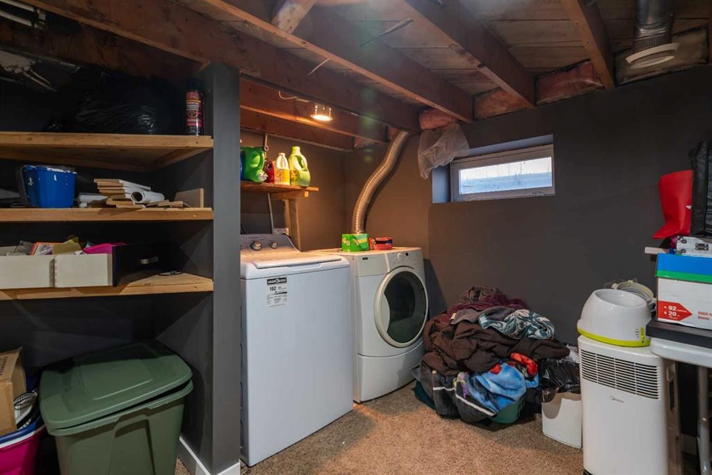 4821 47 Street, Lloydminster, SK - Indoor Photo Showing Laundry Room