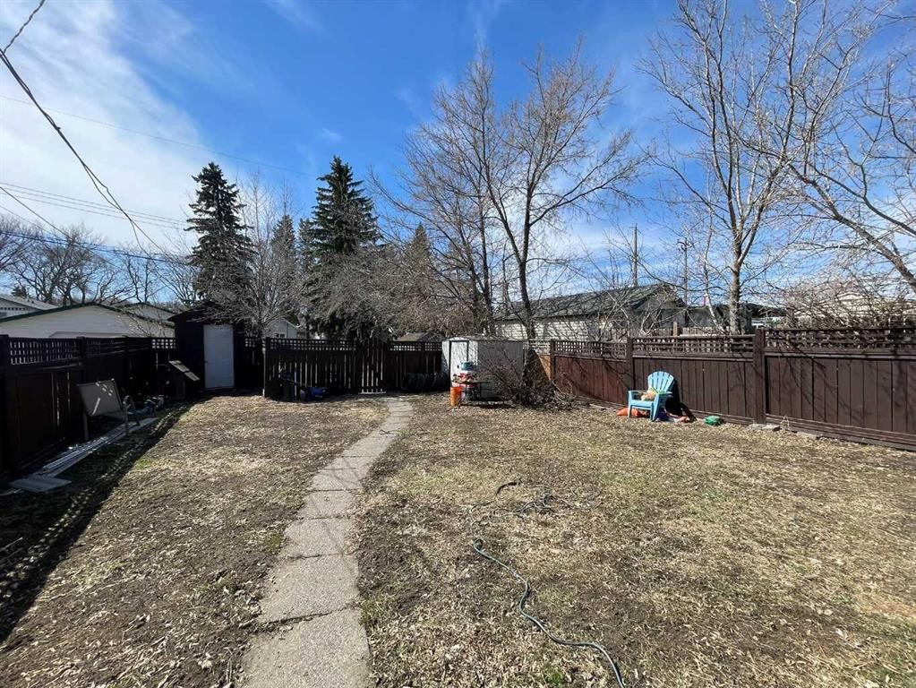 4821 47 Street, Lloydminster, SK - Outdoor