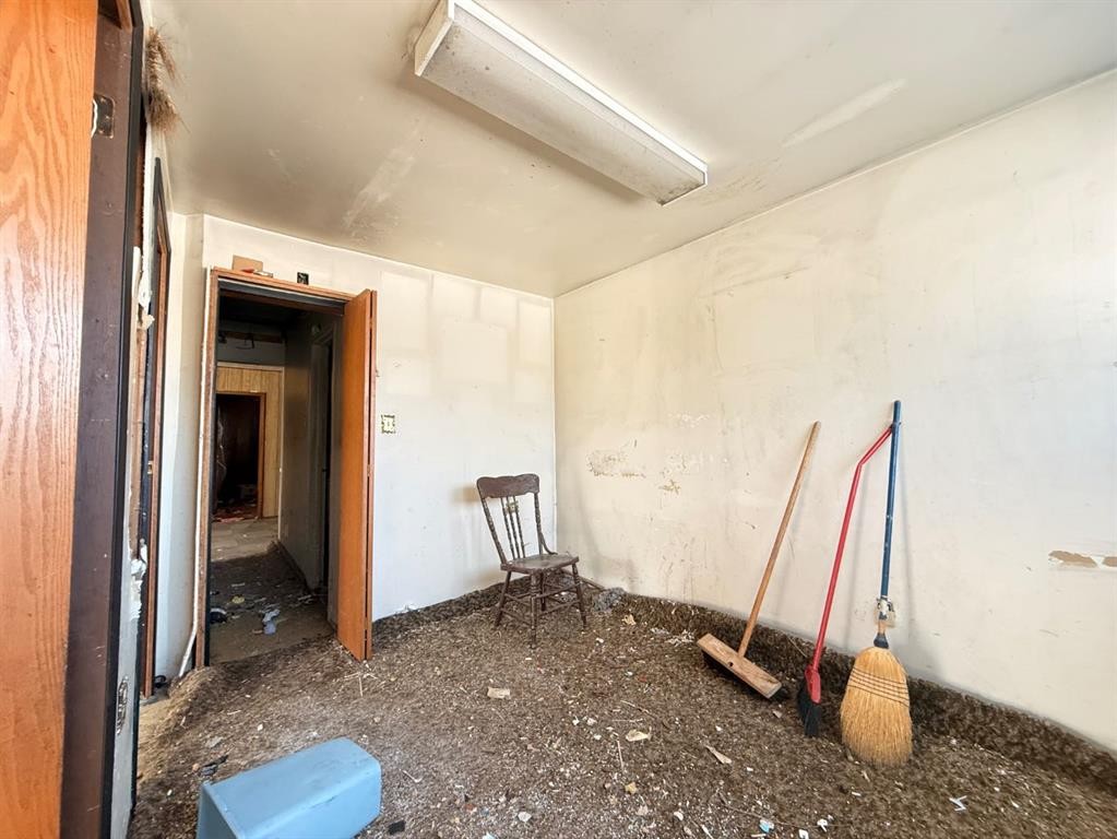 5514 50 Avenue, Lloydminster, AB - Indoor