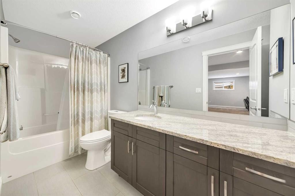 2008 61 Avenue, Lloydminster, AB - Indoor Photo Showing Bathroom