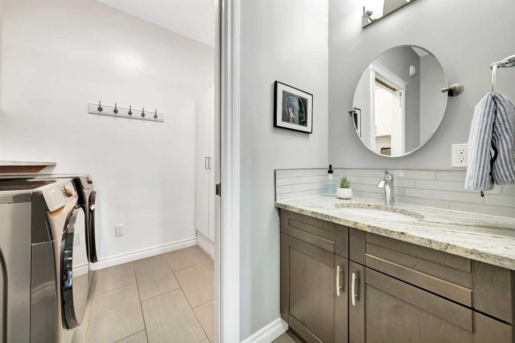 2008 61 Avenue, Lloydminster, AB - Indoor Photo Showing Bathroom