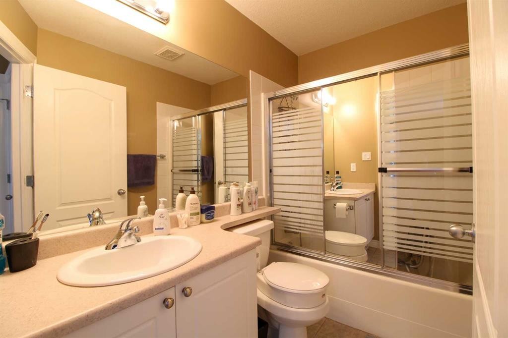 310B-5101 18 Street, Lloydminster, AB - Indoor Photo Showing Bathroom