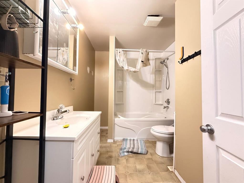 511 Main Street, Maidstone, SK - Indoor Photo Showing Bathroom