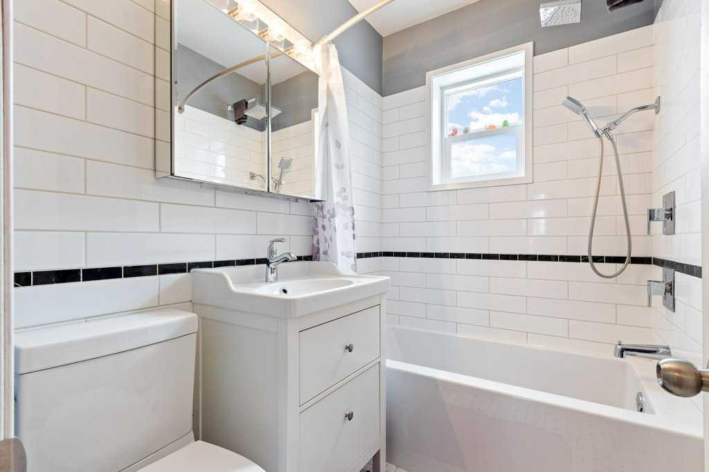 5412 50 Street West, Lloydminster, AB - Indoor Photo Showing Bathroom