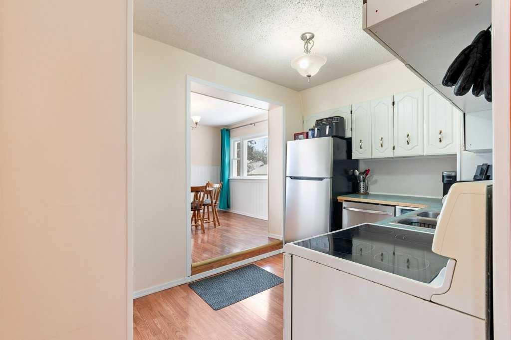 5412 50 Street West, Lloydminster, AB - Indoor