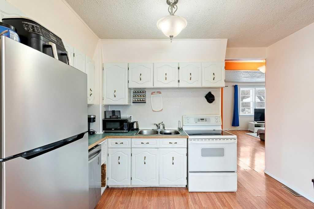 5412 50 Street West, Lloydminster, AB - Indoor Photo Showing Kitchen