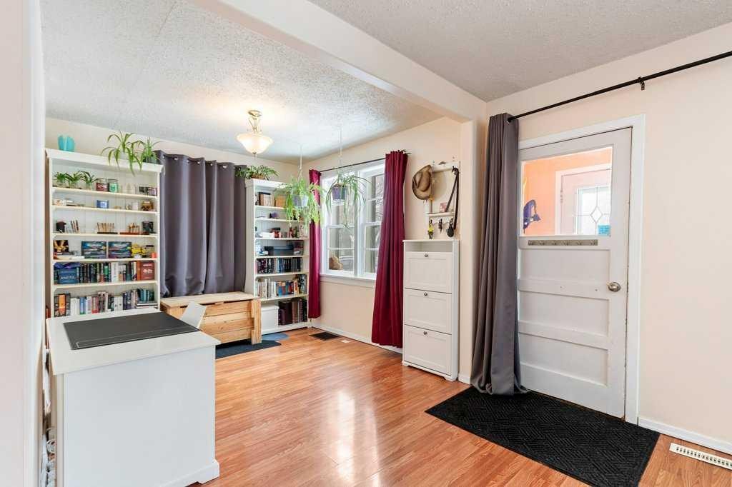 5412 50 Street West, Lloydminster, AB - Indoor