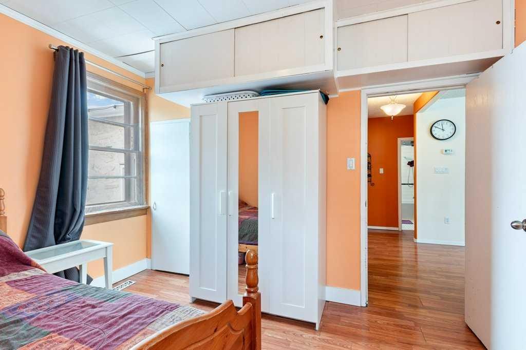 5412 50 Street West, Lloydminster, AB - Indoor