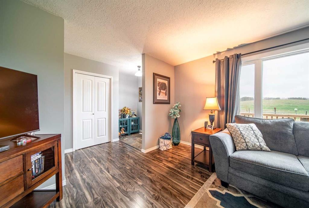 52005 Twp Rd 443, Rural Wainwright No. 61, M.D. Of, AB - Indoor Photo Showing Living Room