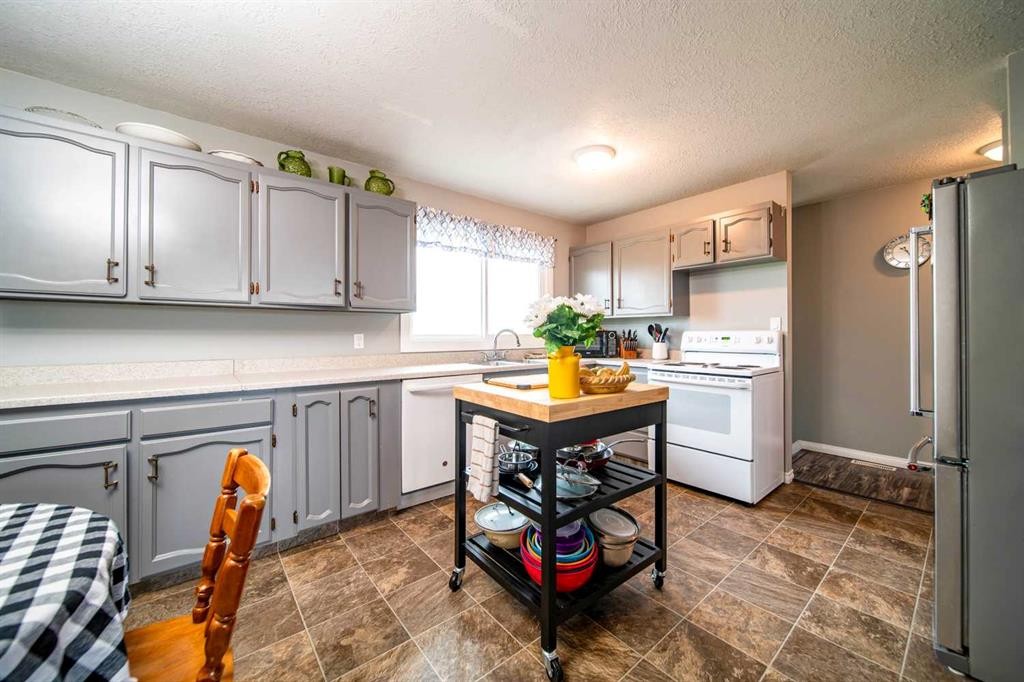 52005 Twp Rd 443, Rural Wainwright No. 61, M.D. Of, AB - Indoor Photo Showing Kitchen