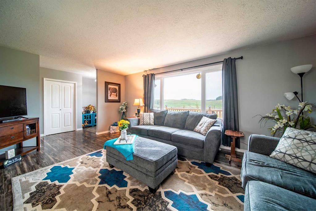 52005 Twp Rd 443, Rural Wainwright No. 61, M.D. Of, AB - Indoor Photo Showing Living Room