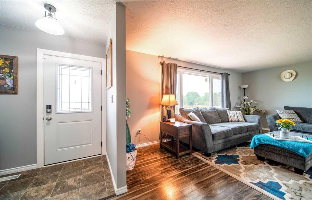 52005 Twp Rd 443, Rural Wainwright No. 61, M.D. Of, AB - Indoor Photo Showing Living Room