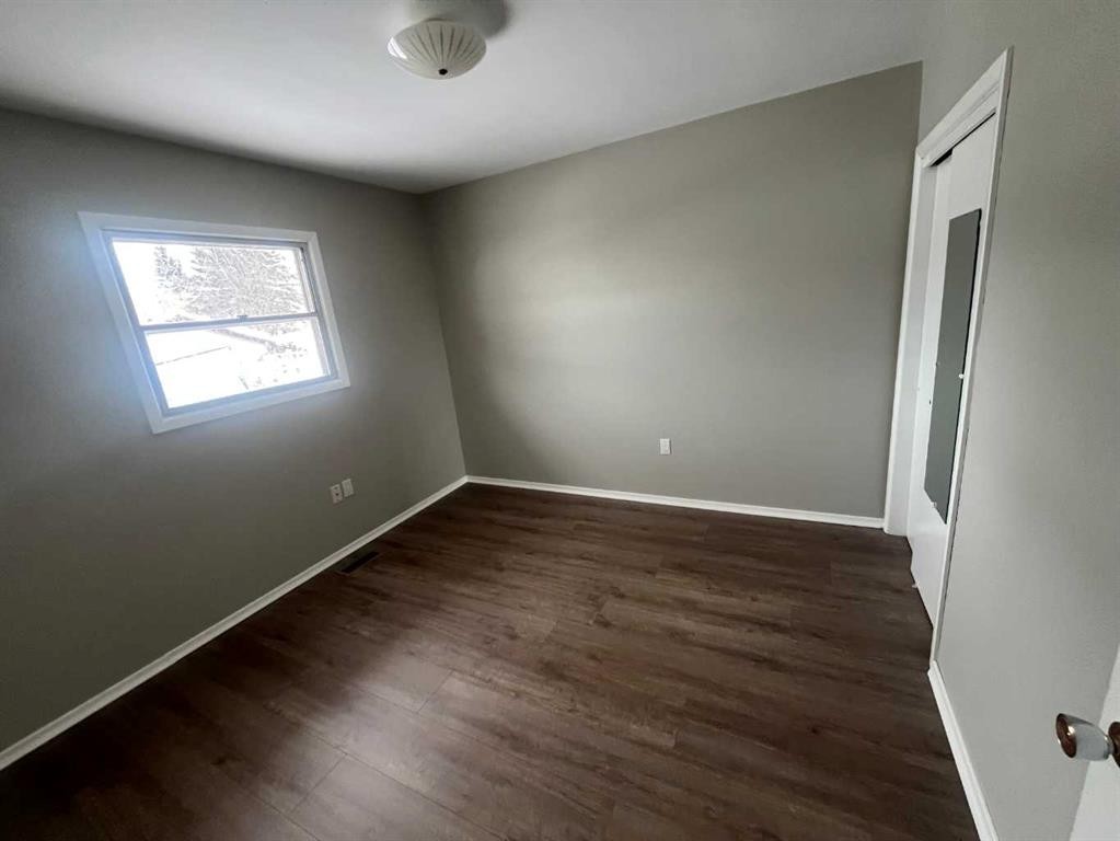 5015 53 St, Mannville, AB - Indoor Photo Showing Other Room