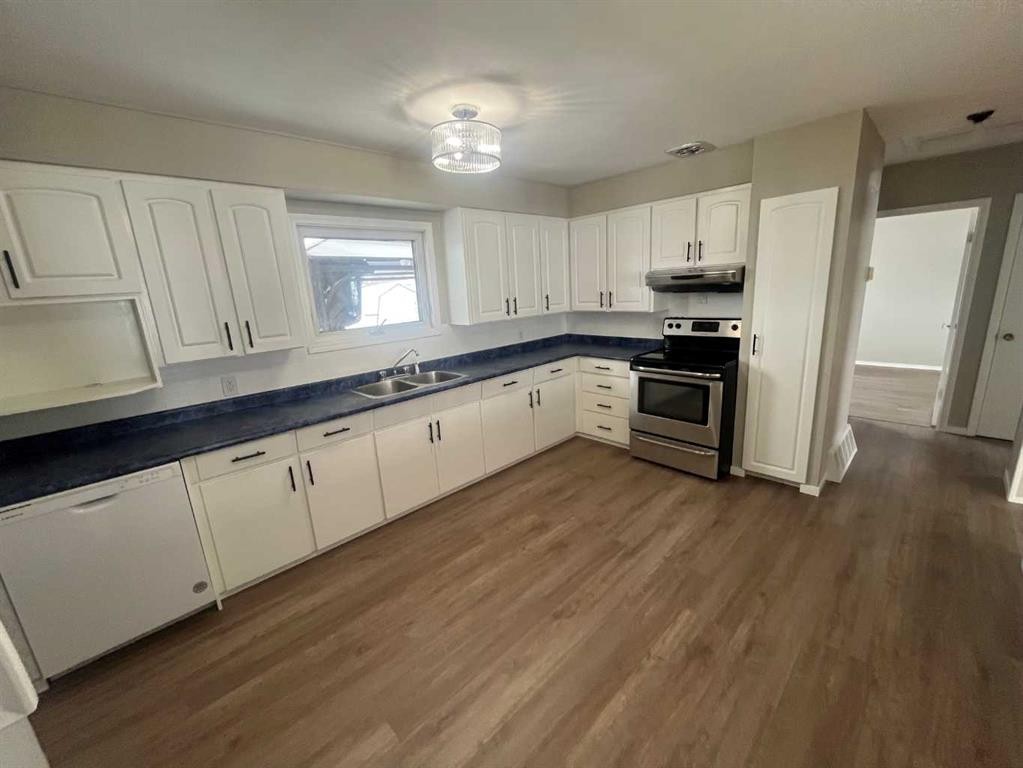 5015 53 St, Mannville, AB - Indoor Photo Showing Kitchen With Double Sink