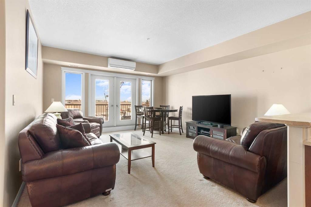 319-4102 69 Avenue, Lloydminster, AB - Indoor Photo Showing Living Room