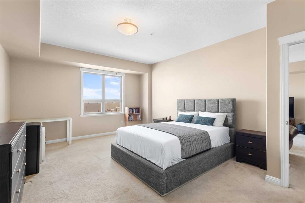 319-4102 69 Avenue, Lloydminster, AB - Indoor Photo Showing Bedroom