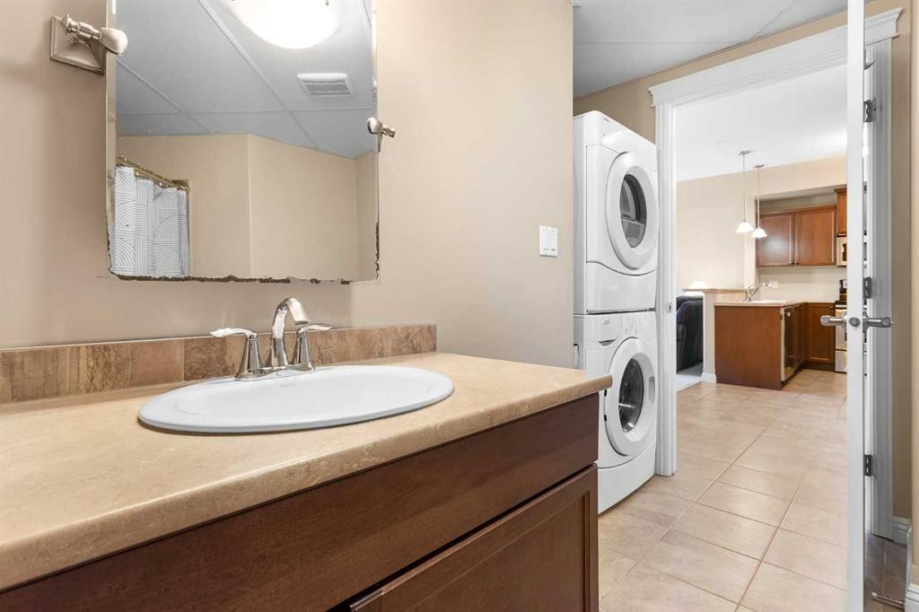 319-4102 69 Avenue, Lloydminster, AB - Indoor Photo Showing Laundry Room