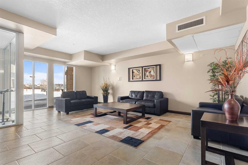 319-4102 69 Avenue, Lloydminster, AB - Indoor Photo Showing Living Room