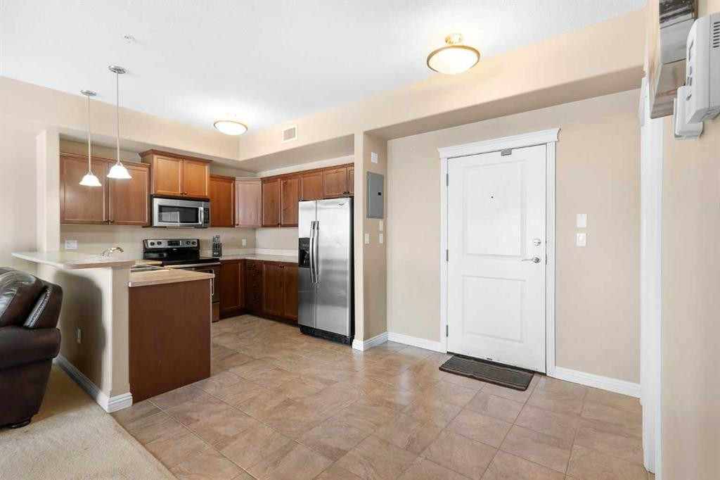 319-4102 69 Avenue, Lloydminster, AB - Indoor Photo Showing Kitchen