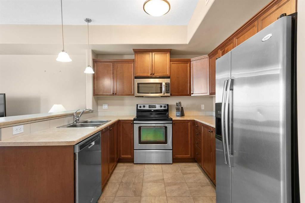 319-4102 69 Avenue, Lloydminster, AB - Indoor Photo Showing Kitchen With Double Sink
