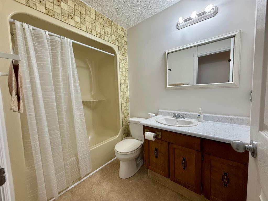 1638 5A Avenue, Wainwright, AB - Indoor Photo Showing Bathroom