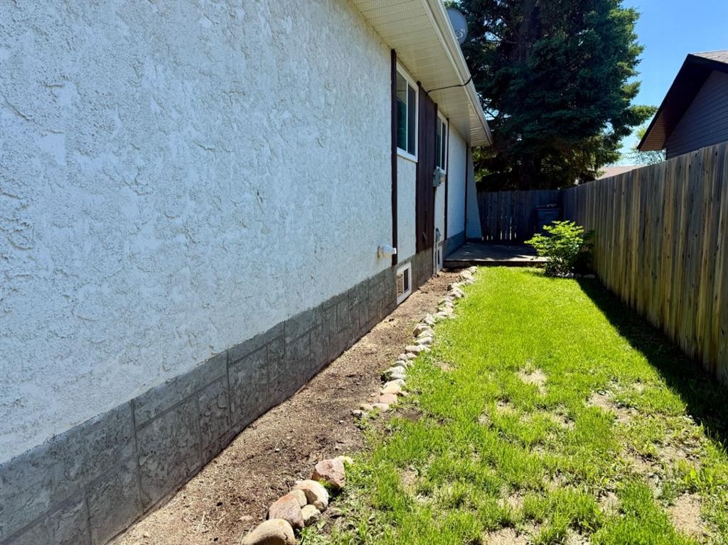 1638 5A Avenue, Wainwright, AB - Outdoor