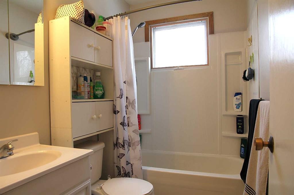 13 Railway Avenue, Marsden, SK - Indoor Photo Showing Bathroom