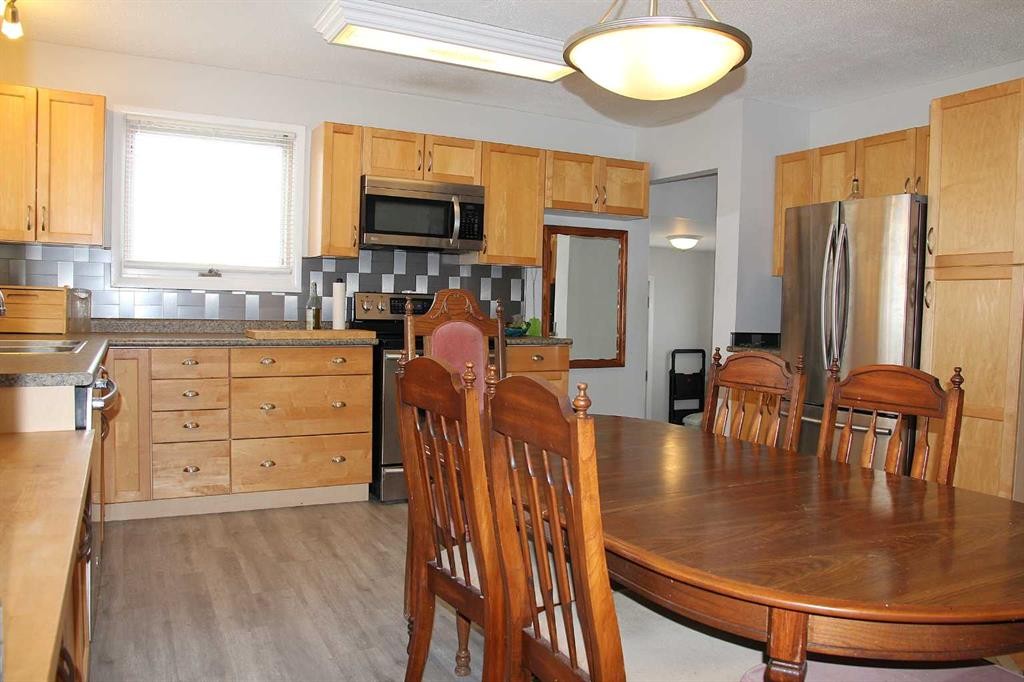 13 Railway Avenue, Marsden, SK - Indoor