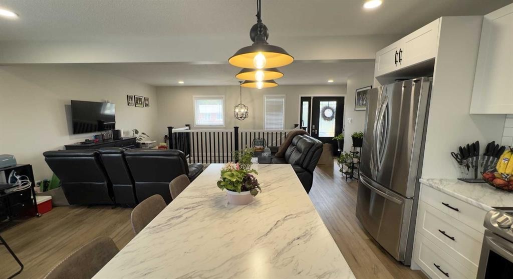 906 10 Avenue, Wainwright, AB - Indoor